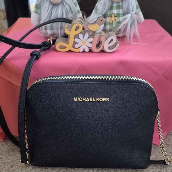 Michael Kors Handbags - LIKE NEW!!! Michael Kors Black Crossbody with Gold Hardware